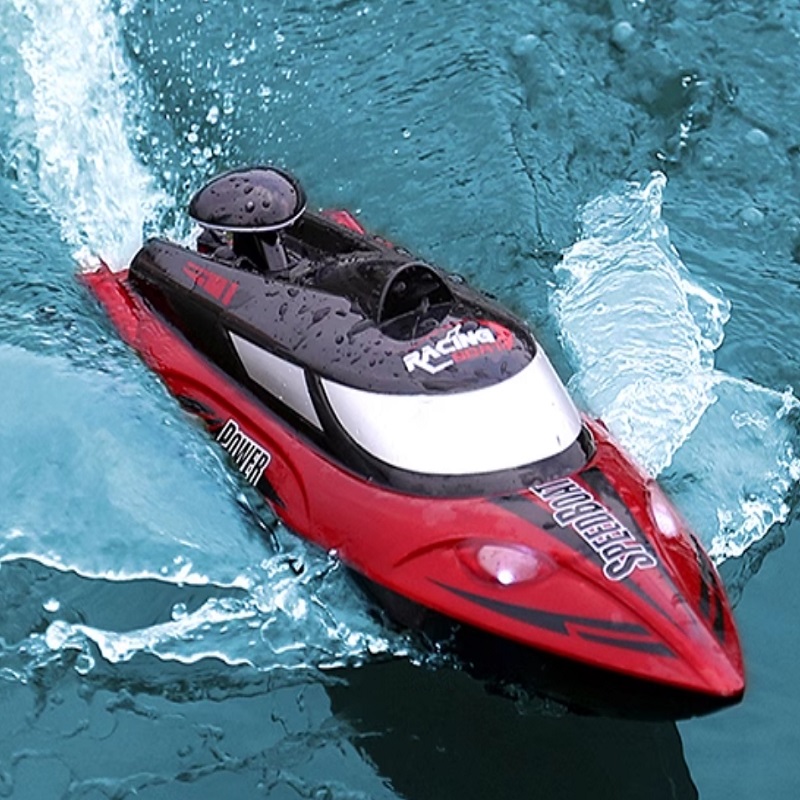 HONGXUNJIE HJ810 High Speed Boat Red Sail at Sea